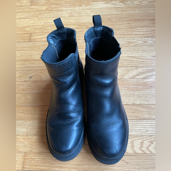 Artica Black Chelsea Ankle Boots.  Size 37, Size 7 US. Good used conditi… - Picture 7 of 7
